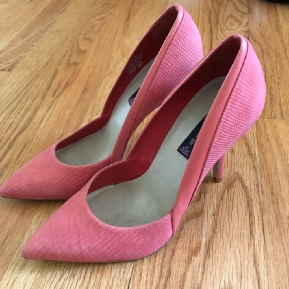 Steve Madden Suede and Leather Coral Pink Pumps